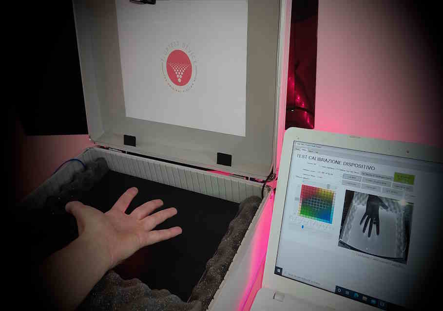 misurazione energia mani con camera kirlian